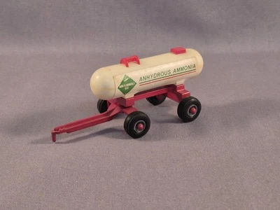 John Deere Tractor Implement Anhydrous Ammonia Tank White Red Diecast 1:64 - Image 1 of 4