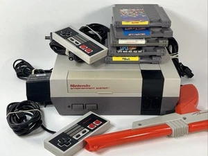 Nintendo NES Console Bundle w/Zapper Original NES-001 TESTED Mario Games Pls rea - Picture 1 of 24