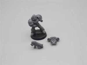 Warhammer 40.000: Dark Angels - Space Marine mit Boltgun Miniatur - Bild 1 von 1