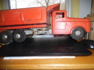 Wyandotte pressed steel side dump truck 23"-81/2"-8" red missing front grille - Picture 1 of 14