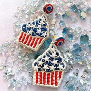 Pendientes gruesos cupcakes temáticos 4 de julio con cuentas de semillas - Imagen 1 de 3