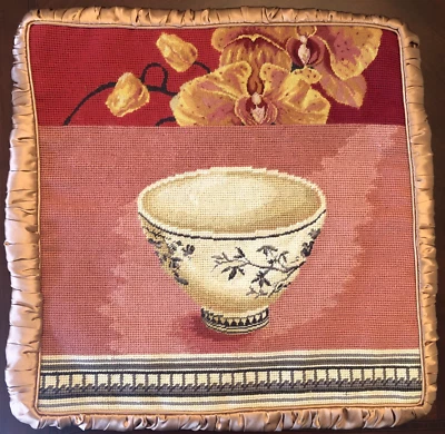 Almohada de punta de aguja estilo Aubusson orquídea asiática floral pequeño punto victoriano rosa Foto 1 de 4