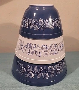 Vintage Pyrex Colonial Mist Rührschüssel Set (401, 402, 403) - Bild 1 von 24