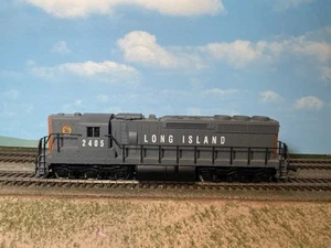 HO Long Island Railroad IHC EMD SD-24 DC Powered Runs/ Lights. LIRR***READ** - Picture 1 of 6