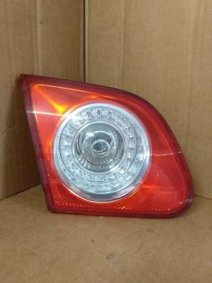 Volkswagen Passat 2006-10 4 puertas sedán lado del conductor tapa trasera montada luz trasera Foto 1 de 4