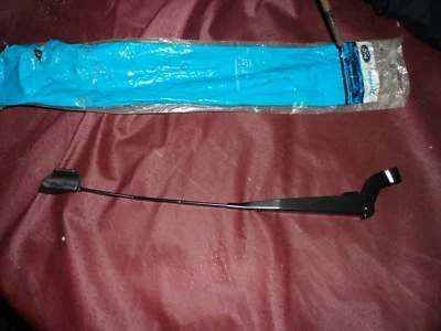 Brazo limpiaparabrisas trasero Ford Explorer Mountaineer 1991 1997 fabricante de equipos originales Foto 1 de 4