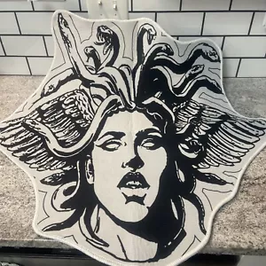 Medusa Tufted Rug Snakes Face 30” X 30” Inch Carpet Living Room Bedroom USA - Picture 1 of 8