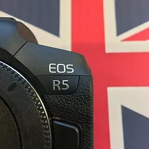 Canon EOS R5 mirrorless 45 megapixel fotocamera digitale 1 anno di garanzia scheda SD - Foto 1 di 12