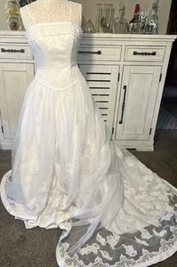 Vintage David’s Bridal Michelangelo Beaded Wedding Dress Size 4/6 - Picture 1 of 16