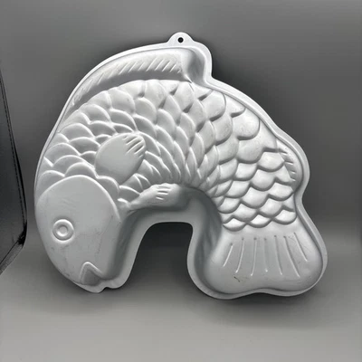 Wilton 1984 Big Fish Koi Crescent Moon Silber Aluminium Kuchenform 2105-2763 - Bild 1 von 3