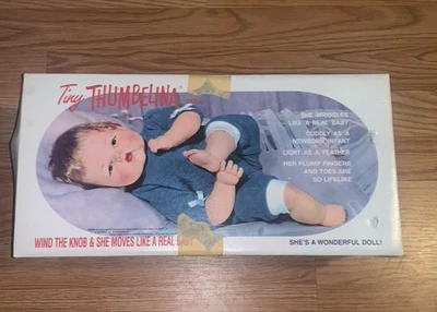 全新 2001 年 Tiny Thumbelina 复制娃娃 带盒和真品证明(从未展示过)可正常工作 — 第 1/4 张图片
