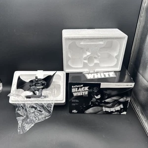 Batman Black and White Statue By Jim Lee LE /5600 - Bild 1 von 13