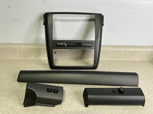 05-10 Chevy Cobalt Dash Radio Trim Set Panel Bezel DARK GRAY OEM - Foto 1 di 3