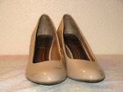 *****GENUINE PAIR OF LIFE STRIDE BEIGE PARIGI LADIES PUMPS SIZE 7.5 U.S.*****