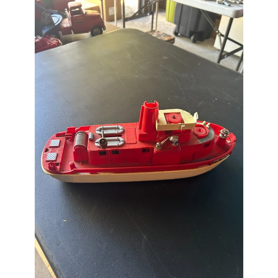 "Barco de bomberos ideal vintage de los años 50 juguete de 16"" - bote de bomberos rojo y crema" Foto 1 de 4