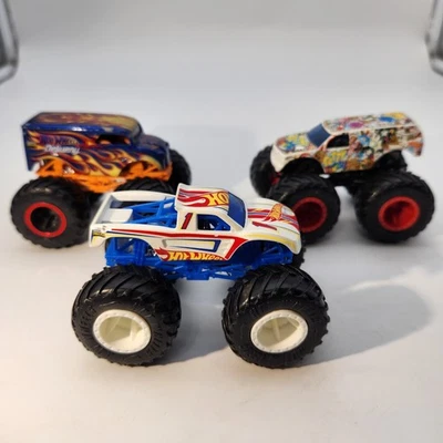 Monster Trucks Hot Wheels No. 1 Hot Wheels Racing Potty Central Delivery Flames  Foto 1 de 4