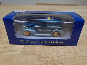 Revell 1:64 Chevy Sedan 39 modello fiera 2009 edizione limitata TOY FAIR mai aperto  - Foto 1 di 6