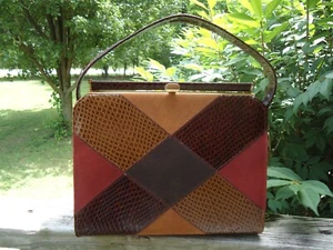 Bolso de Mano Imitación Gamuza Piel de Serpiente Marrón Borgoña Color Bloqueado Herrajes Tono Latón - Imagen 1 de 6