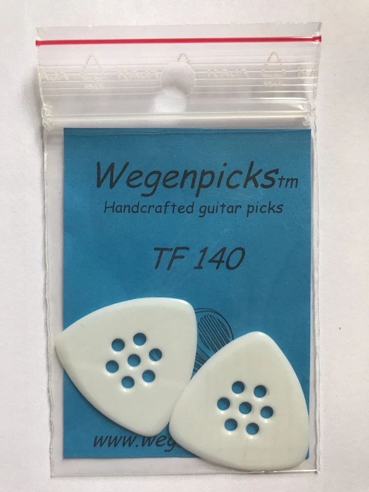 Wegen Triangular Pick 1.4mm, Right Handed (2 x white). TF140 Plectrums