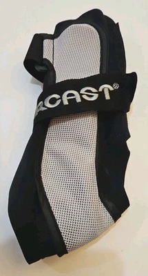 Suporte de tornozelo Aircast A60 pé direito preto tamanho médio  - Imagem 1 de 4