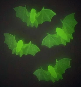 4 Stück Deko Fledermäuse Nachtleuchtend Glow in the Dark 12 x 4 cm Halloween - Picture 1 of 4