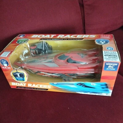 Boat Racers Battery Operated Remote Control Speedboat With 2.4 GHZ Controller - Image 1 of 4