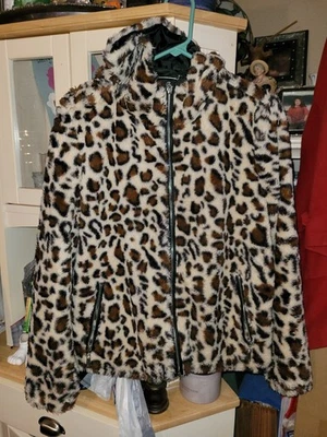 Abrigo con capucha grande para mujer con estampado de piel de leopardo FAUX. Cremallera completa. Cálido y suave! Foto 1 de 4