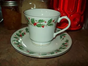 Set piattini tazza piedi China Pearl Fine NOEL Natale bacche di agrifoglio vacanze come nuovi - Foto 1 di 2