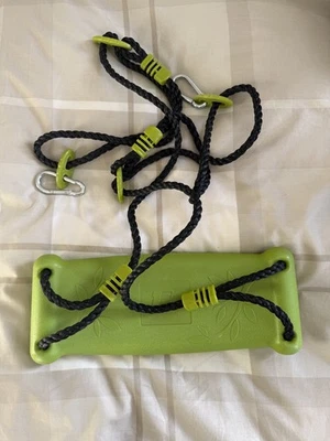 GREEN GARDEN PLASTIC SWING SEAT WITH ADJUSTABLE ROPES-NEW-BNIB-FREEPOST - Image 1 of 4