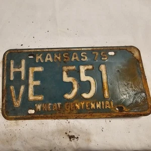 1975 Kansas License Plate Vintage Harvey County HVE 551 Man Cave - Bild 1 von 4