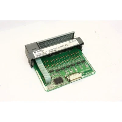 Allen-Bradley 1746-IB32 Ser. D SLC500 Input Module (B521) - Photo 1/3