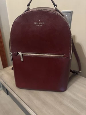 Bolso Mochila Kate Spade Cuero Mediano Borgoña Foto 1 de 4