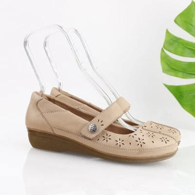 Женские туфли Clarks модель Evrlay Bai Mary Jane размер 7,5 широкие желтовато-коричневые кожа низкие на танкетке плоские - Изображение 1 из 4