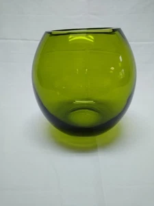 Avacado Green Glass Vase - Picture 1 of 5