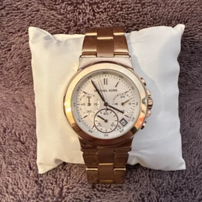 Michael Kors MK-5223 Woman’s Gold Tone Watch With New Battery Working - Image 1 of 4