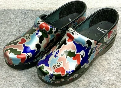 Zuecos profesionales Dansko nuevos sin caja en colores de moda corazones estampado geográfico mujeres 39/8,5-9 Foto 1 de 4