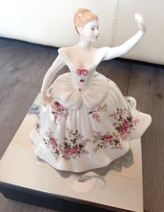 Figura Royal Doulton 'Shirley' - 1984 - HN2702 De colección e Inmaculada - Imagen 1 de 5