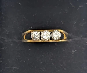 18ct Yellow Gold 3 Stone Natural Diamond Ring Approx 0.75ct, Size P, 3.6g. - Picture 1 of 4