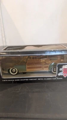 1/18 Diecast Motor City Classics 1948 Chrysler Town & Country, Green, in box - Image 1 of 4