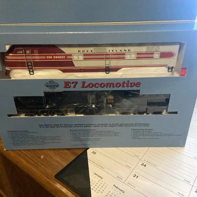 Life-Like HO #21068 Rock Island Proto 2000 Series E7 Locomotive w/mars light - Image 1 of 4
