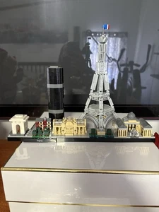 LEGO ARCHITECTURE: Paris (21044) - Picture 1 of 6