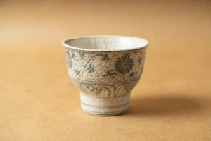 Ceramic sandstone chawan bowl Asia Vietnam white antique blue chrysanthemum decor - Picture 1 of 11