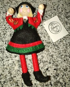 Adorno de Navidad de gnomo sueco hecho a mano. Aprox 6”. Solvieg escandinavo. - Imagen 1 de 7