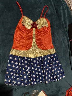 Sexy Disfraz de Héroe Leg Avenue Tiene Vestido, Capa y Pulseras Talla S/M Foto 1 de 4