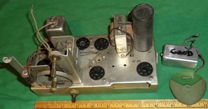 1947 WESTINGHOUSE “LITTLE JEWEL” MODEL H-125 Radio Chassis Clean! (no tubes) - Picture 1 of 6