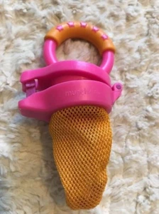 Munchkin GIRLS Nibbler Baby Feeder BPA Free 10 Months +  Pink Orange Fruit - Picture 1 of 5
