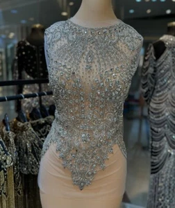 Elegante aplique de cristal de pedrería hecho a mano para corpiños de M k Zariwala - Imagen 1 de 2