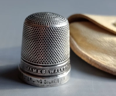 Dedal de plata esterlina vintage James Walker The London Jeweller sin agujeros Foto 1 de 4