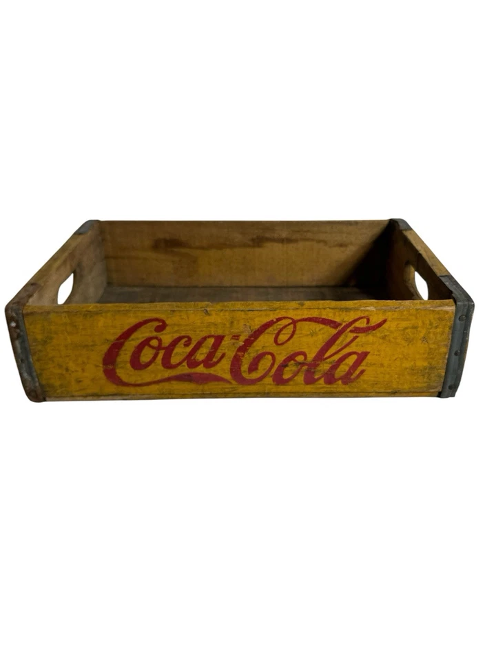 Botella de refresco de coca MCM de colección amarilla y roja para escribir caja de madera portadora Foto 1 de 4