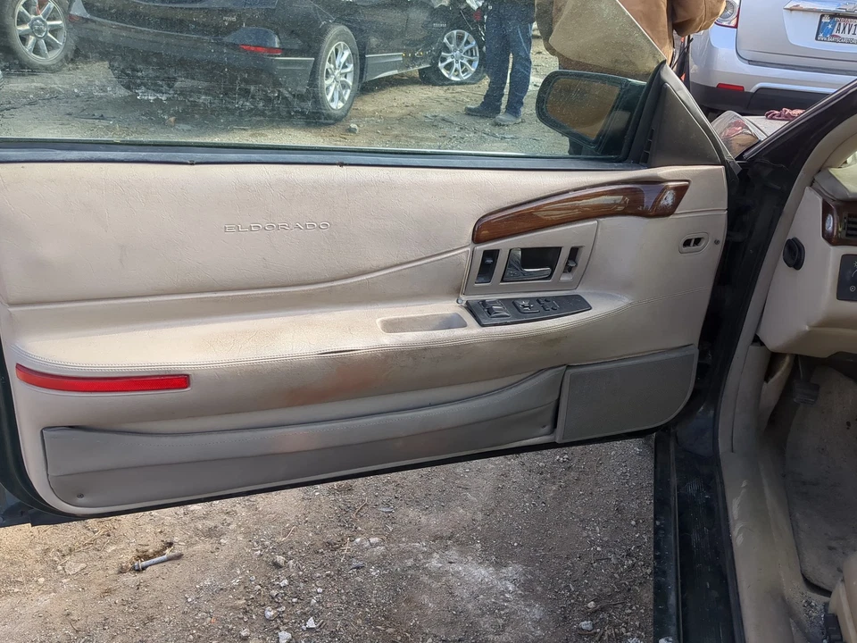 Отделка передней левой водительской внутренней дверной панели 2000 Cadillac Eldorado TXM8B - Изображение 1 из 1